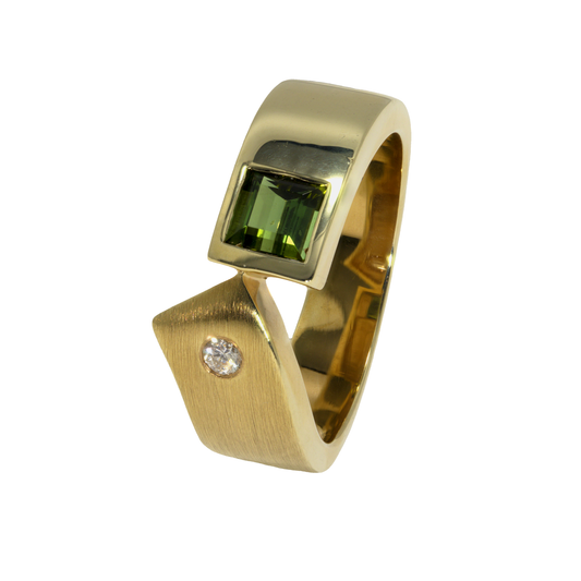 14K Yellow Gold Green Tourmaline Ribbon Band with Diamond